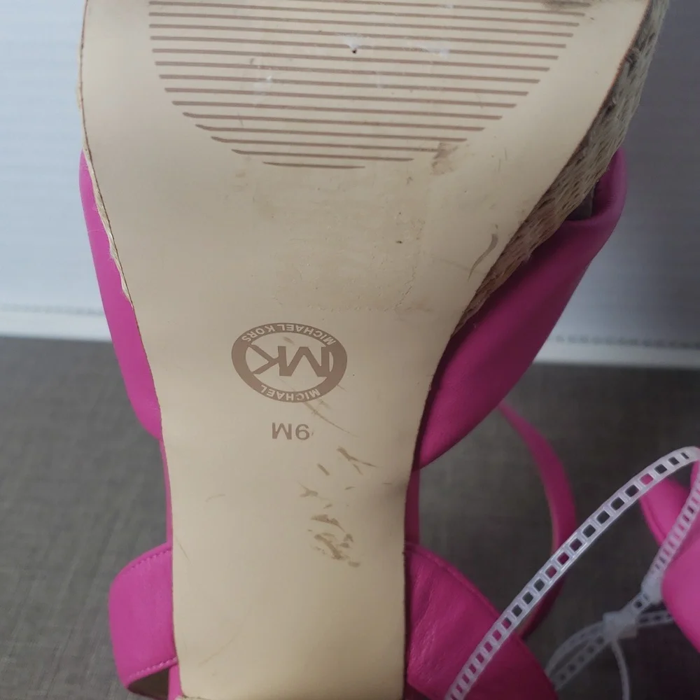 Michael Kors Sadie Pink Leather Bow Platform Sandals - SZ 9 - NWOT‎